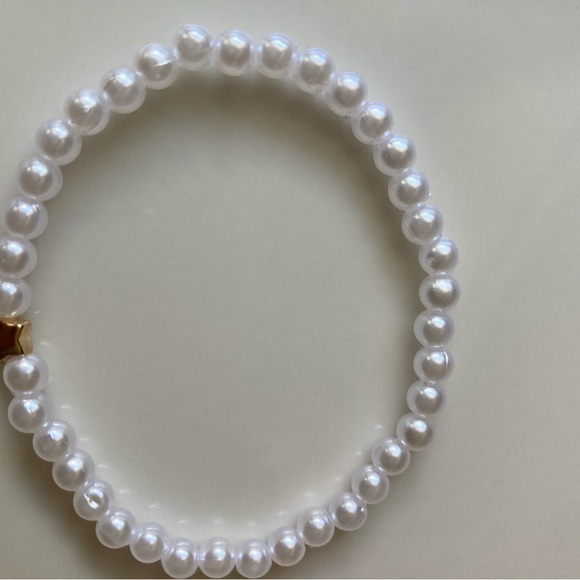 Elegant White Pearl Necklace with Gold Accent - Picture 5 of 12